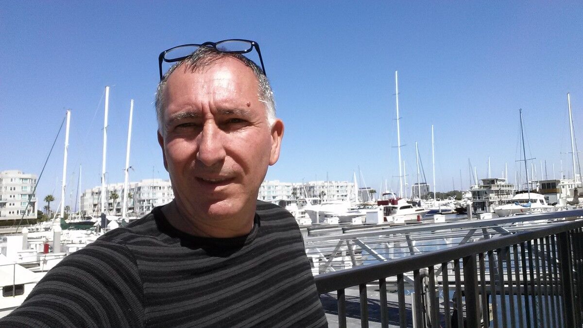  18271310  Gennady, 53 ,    Burbank