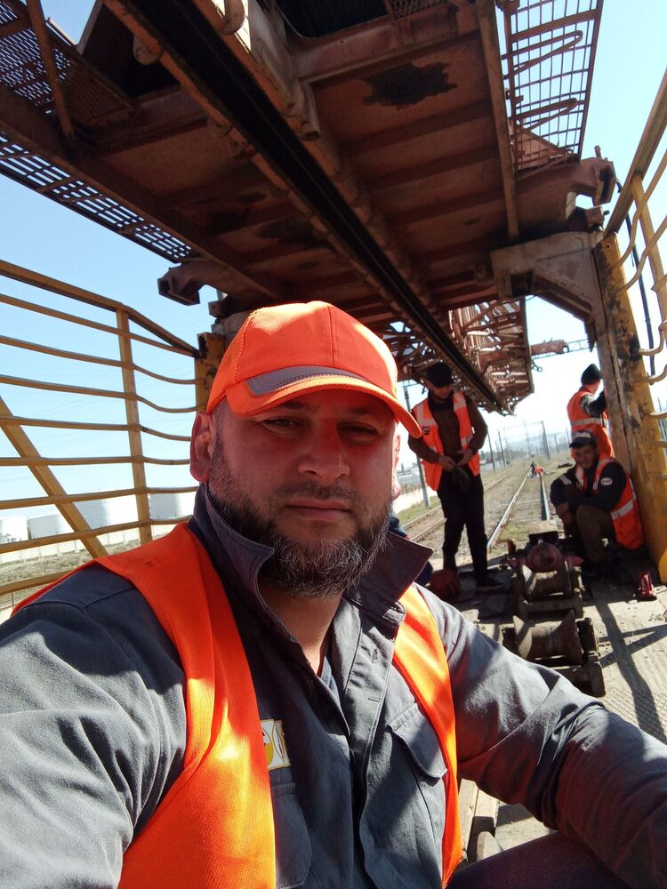  48137140  Snayder, 41 ,    