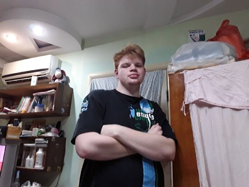  21021920  Vlad, 27 ,    