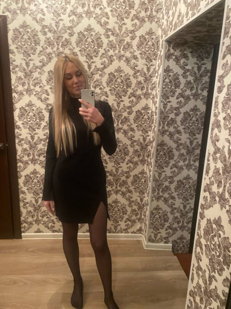 ,   Viktoria, 33 ,   ,   