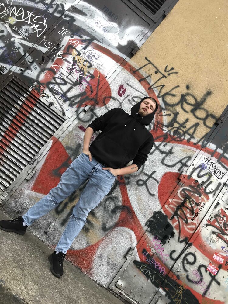  26217480  , 24 ,    