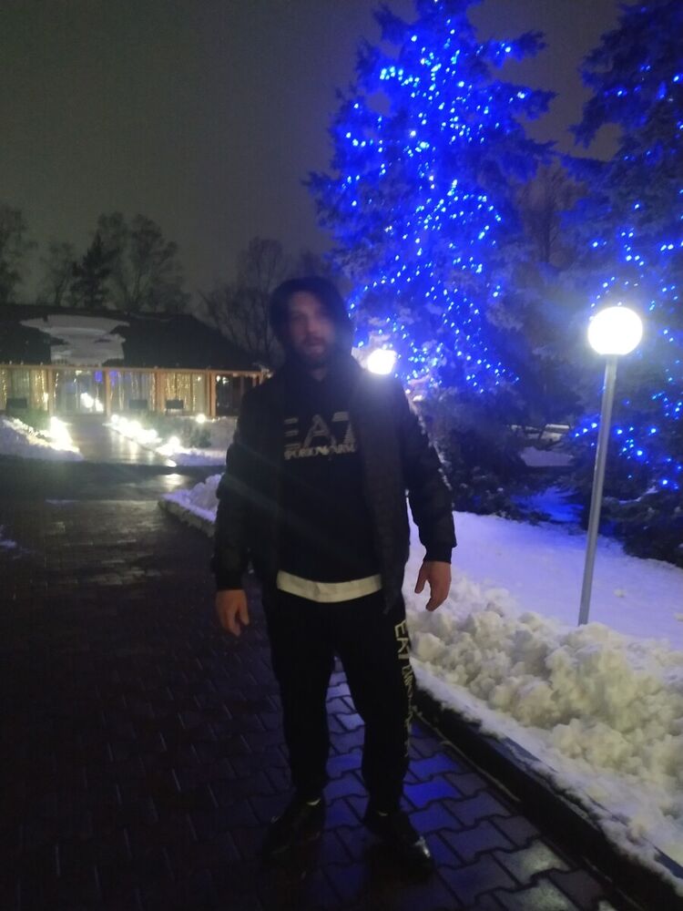  21530590  Nikolai, 38 ,    