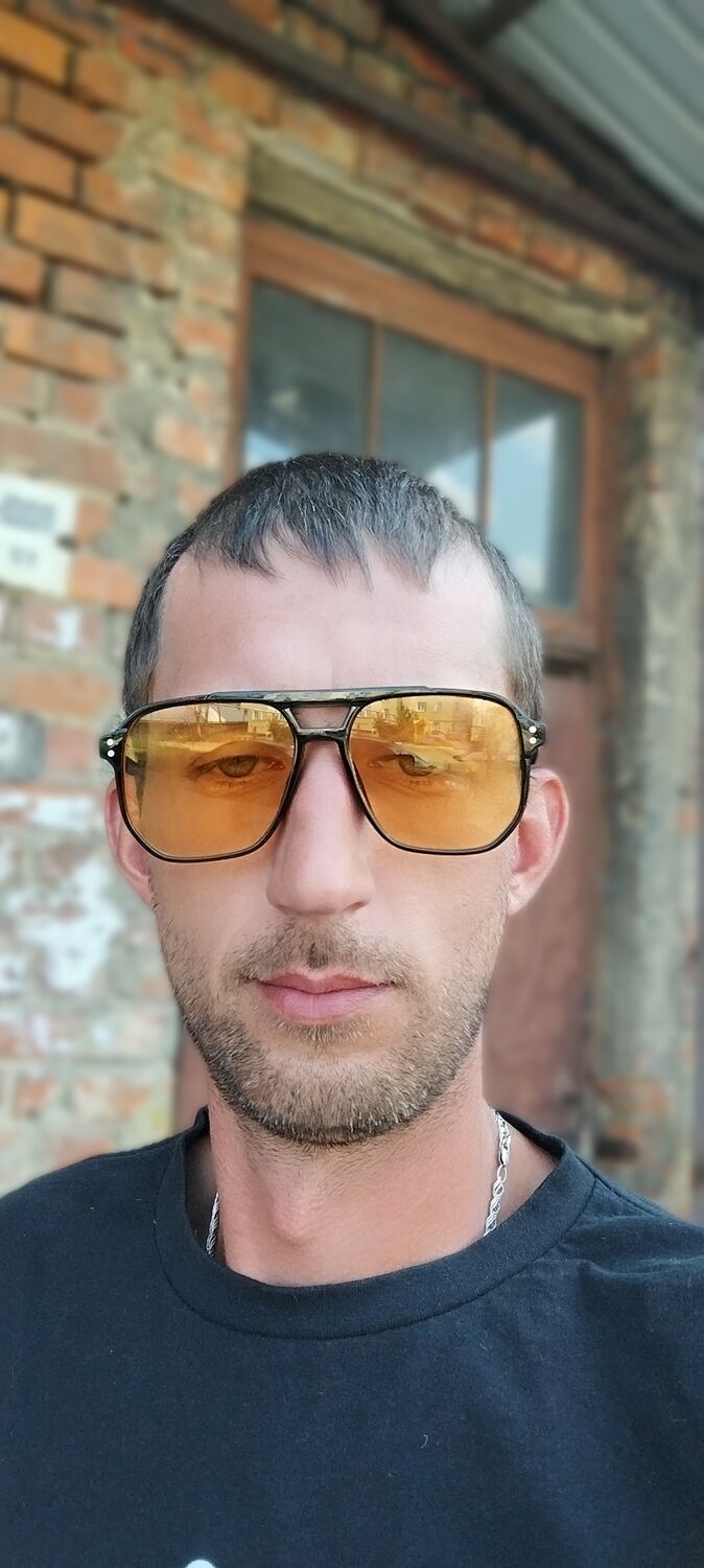  ,   Mikhail, 37 ,   ,   , c , 