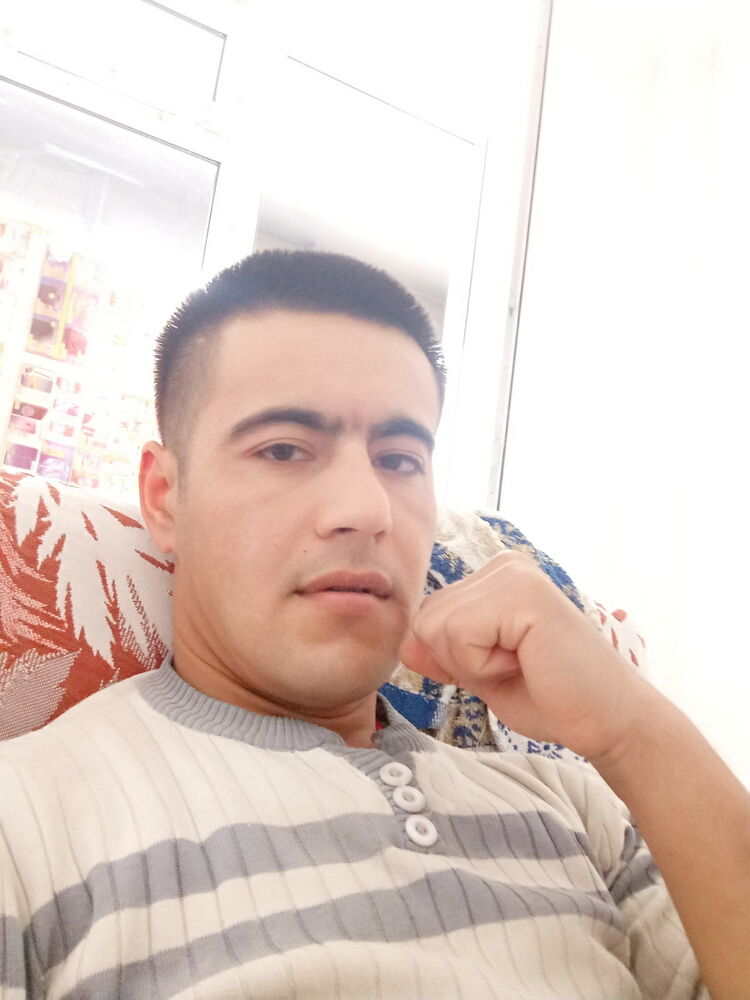  12401160  Oybek, 37 ,    