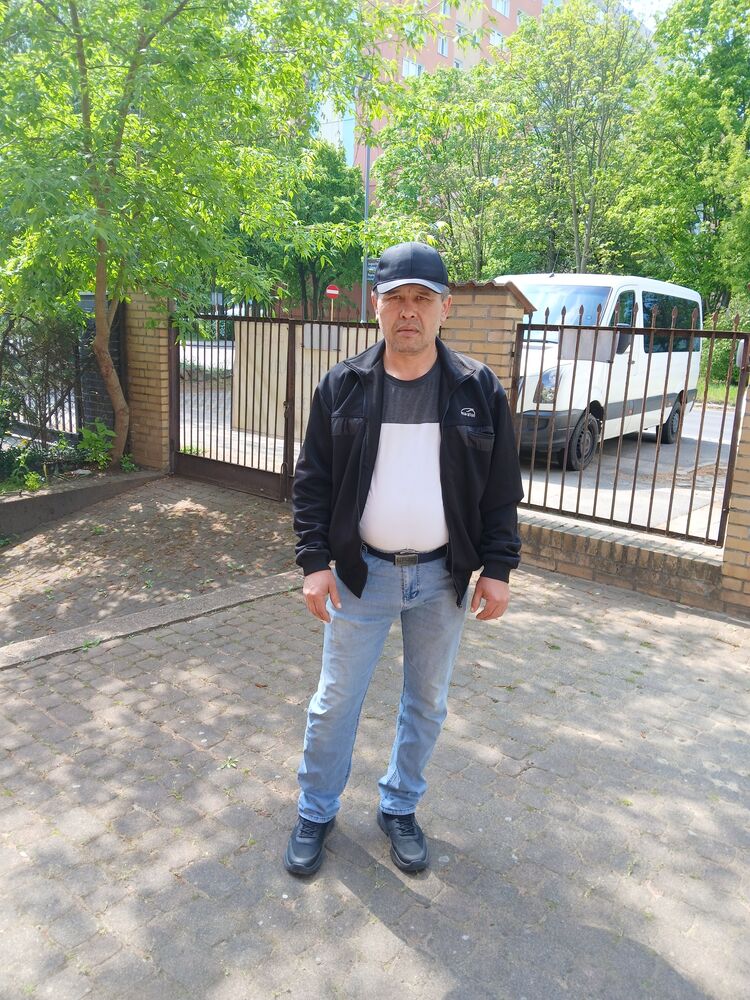  51596390  Bobir, 72 ,    