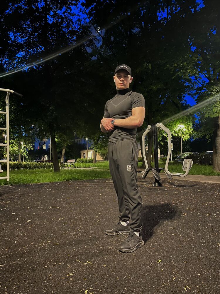  51890050  Maks, 23 ,    