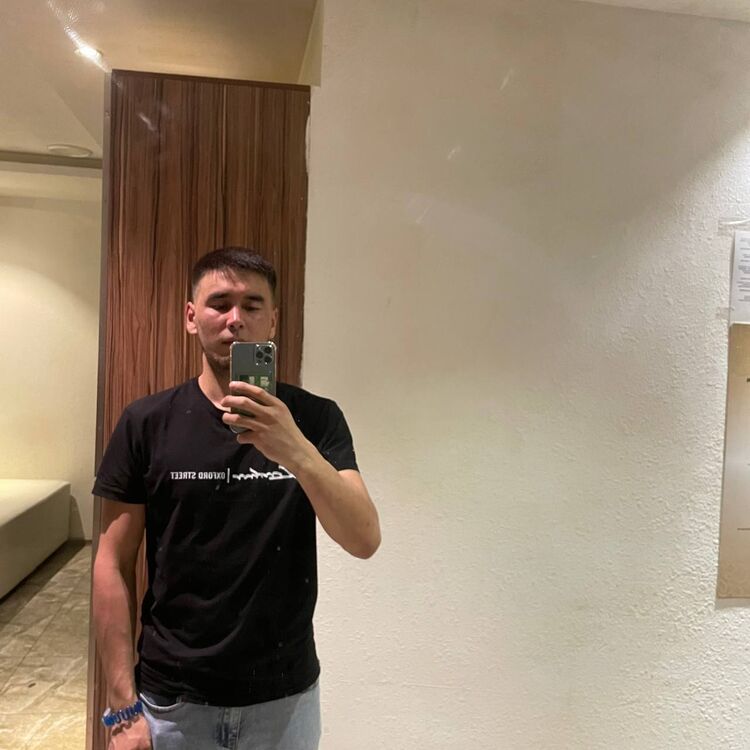  36979270  Azamat, 26 ,    