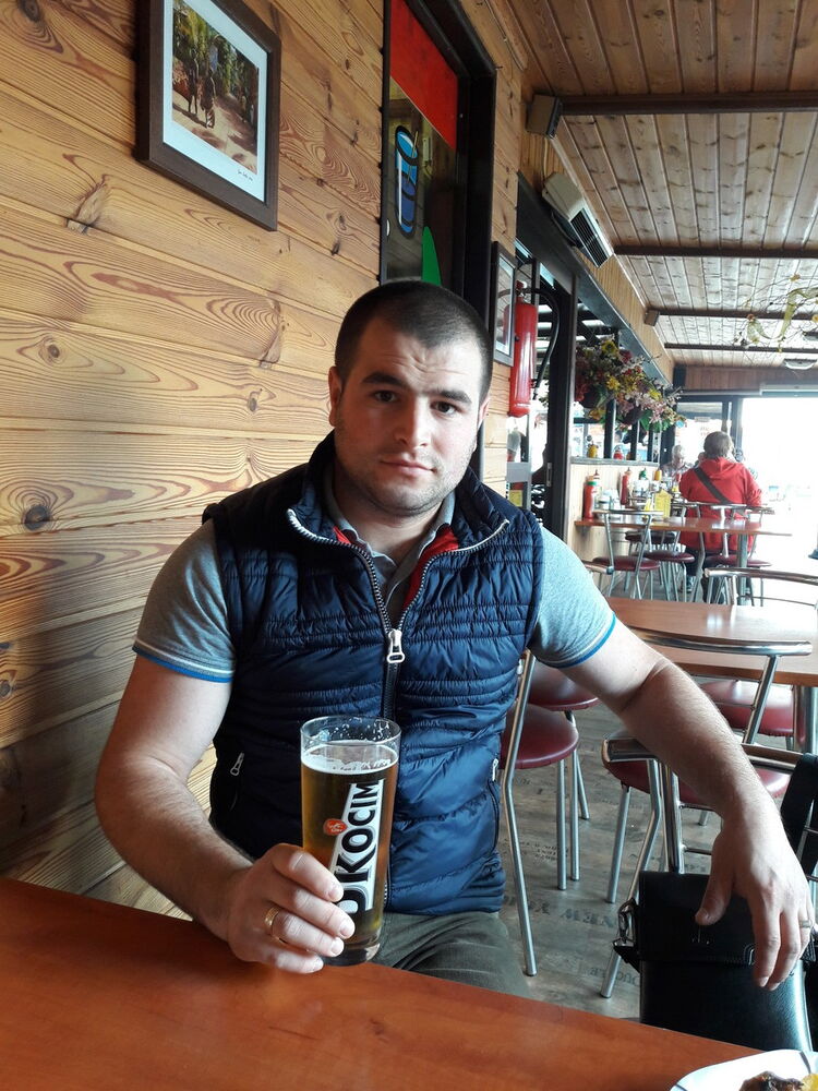  ,   Vadim, 35 ,   