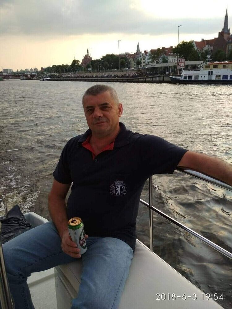  ,   Viktor, 52 ,   ,   , c 