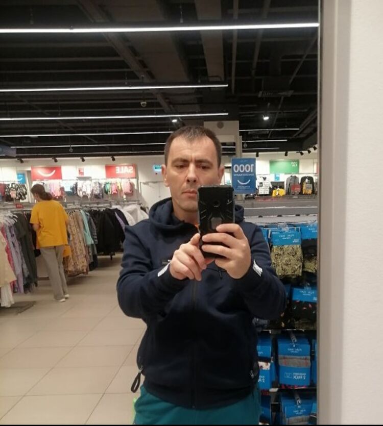  49633880  Alexander, 43 ,    