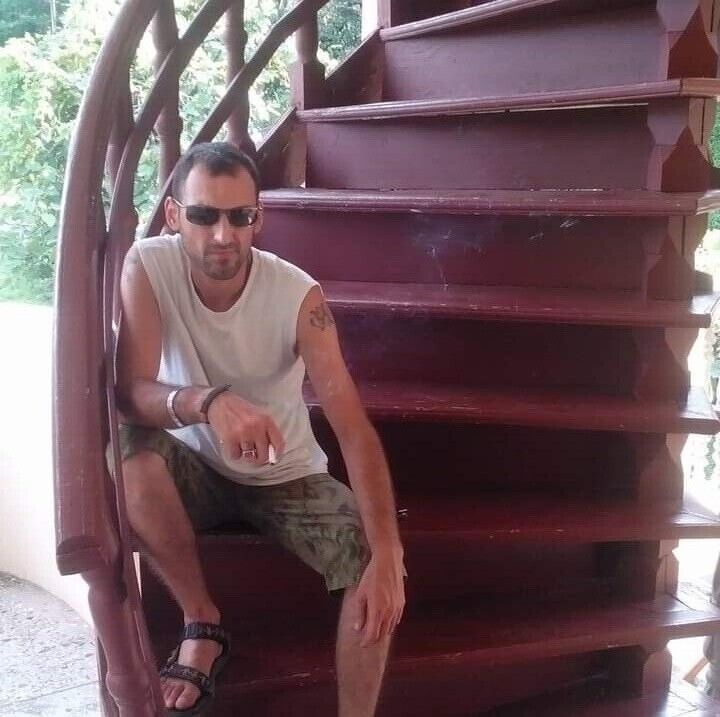  22027850  Robert56, 39 ,    