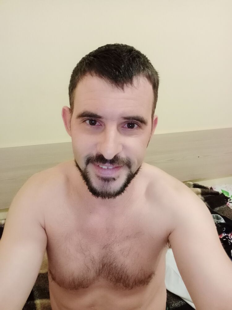  33677900  Leonid, 37 ,    