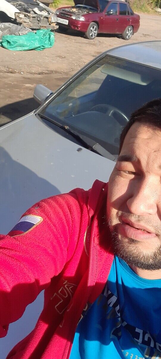  21569590  Gayratjon, 32 ,    