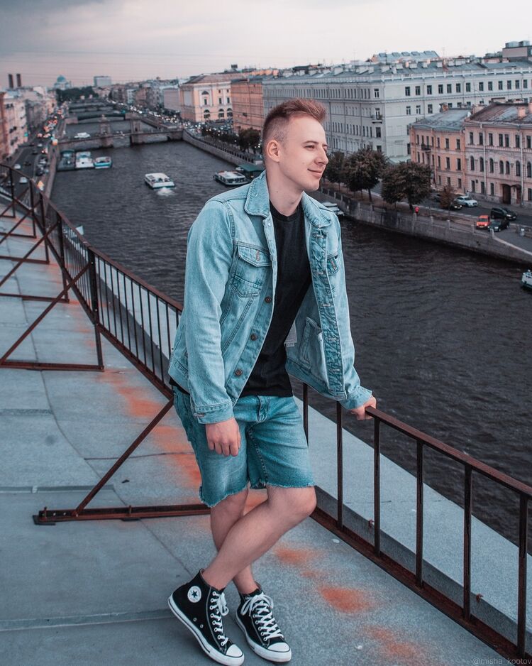  ,   Maksym, 33 ,  