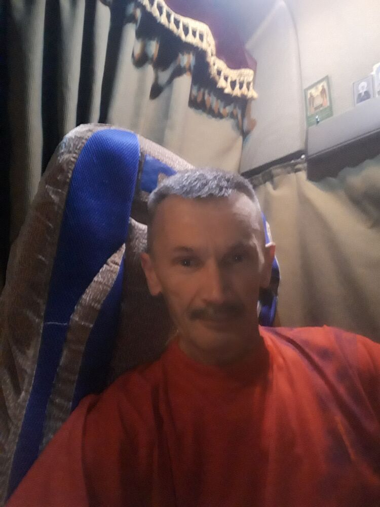  53247450  Sergey, 52 ,     