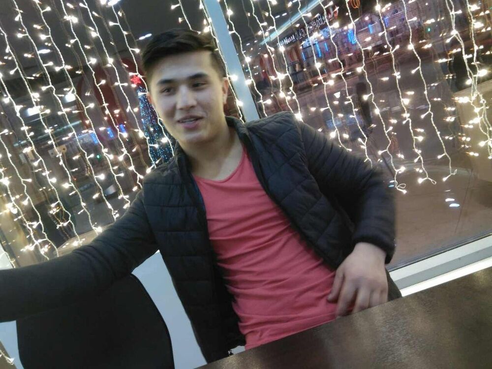  9040990  Timur, 32 ,    