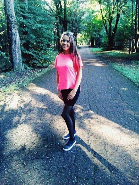  53670270  Marta, 18 ,    