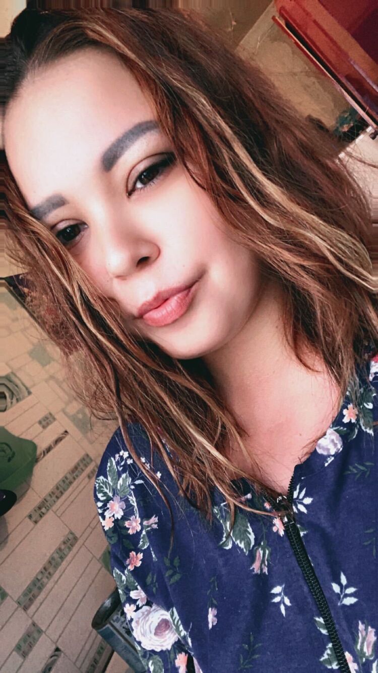  ,   Lena, 25 ,   
