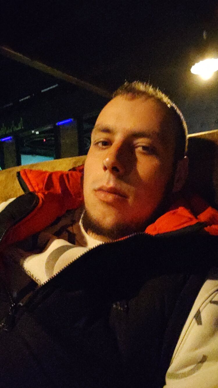  34218080  Ivan, 27 ,    