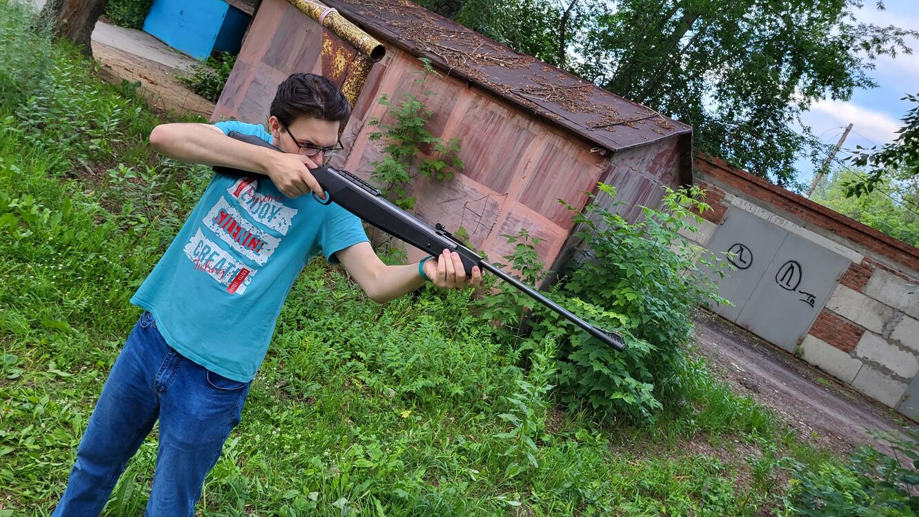  27486320  Alexander, 27 ,    