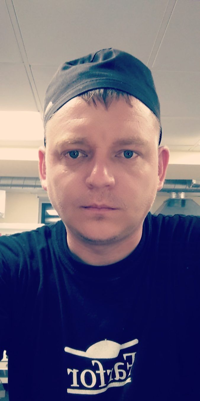 36881780  Pavel, 40 ,    