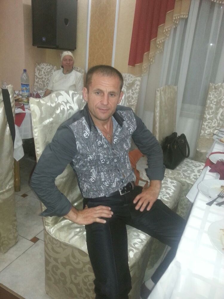  10568640  Anton, 52 ,    