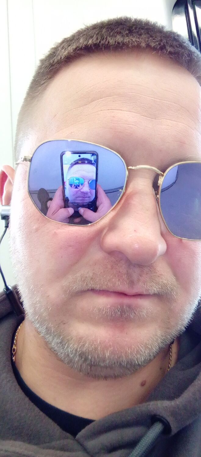  50487560  Denis, 39 ,    