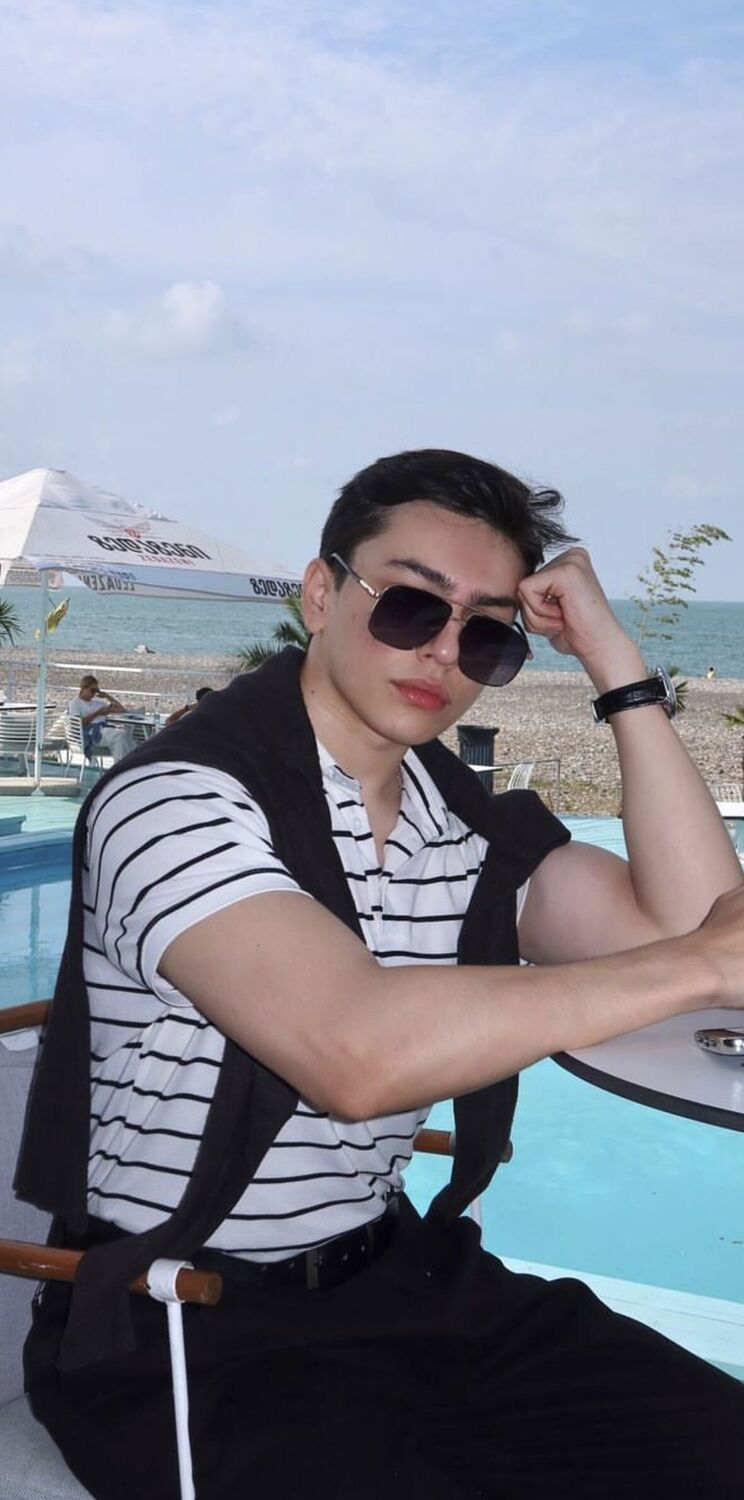  44371100  Bobur, 19 ,    