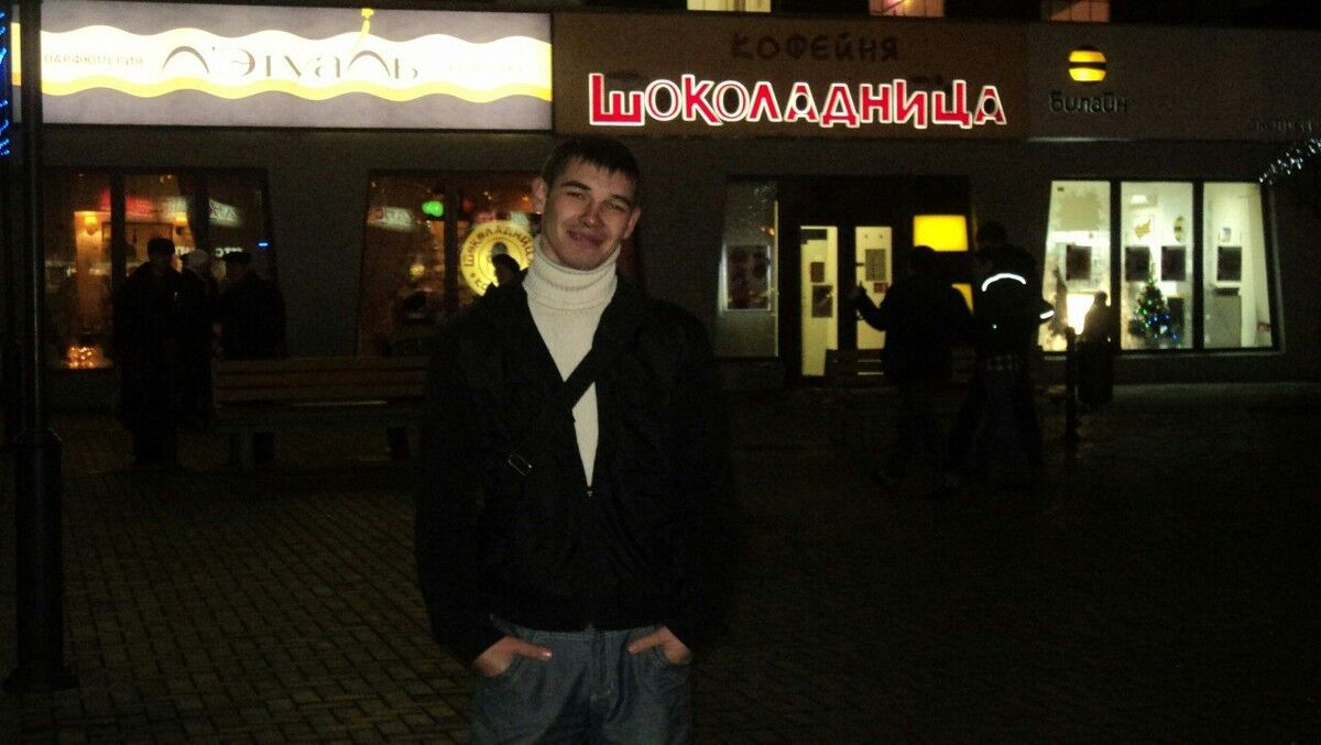  ,   Viktor, 39 ,   