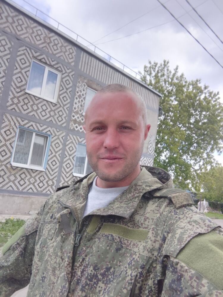  ,   Denis, 33 ,   ,   