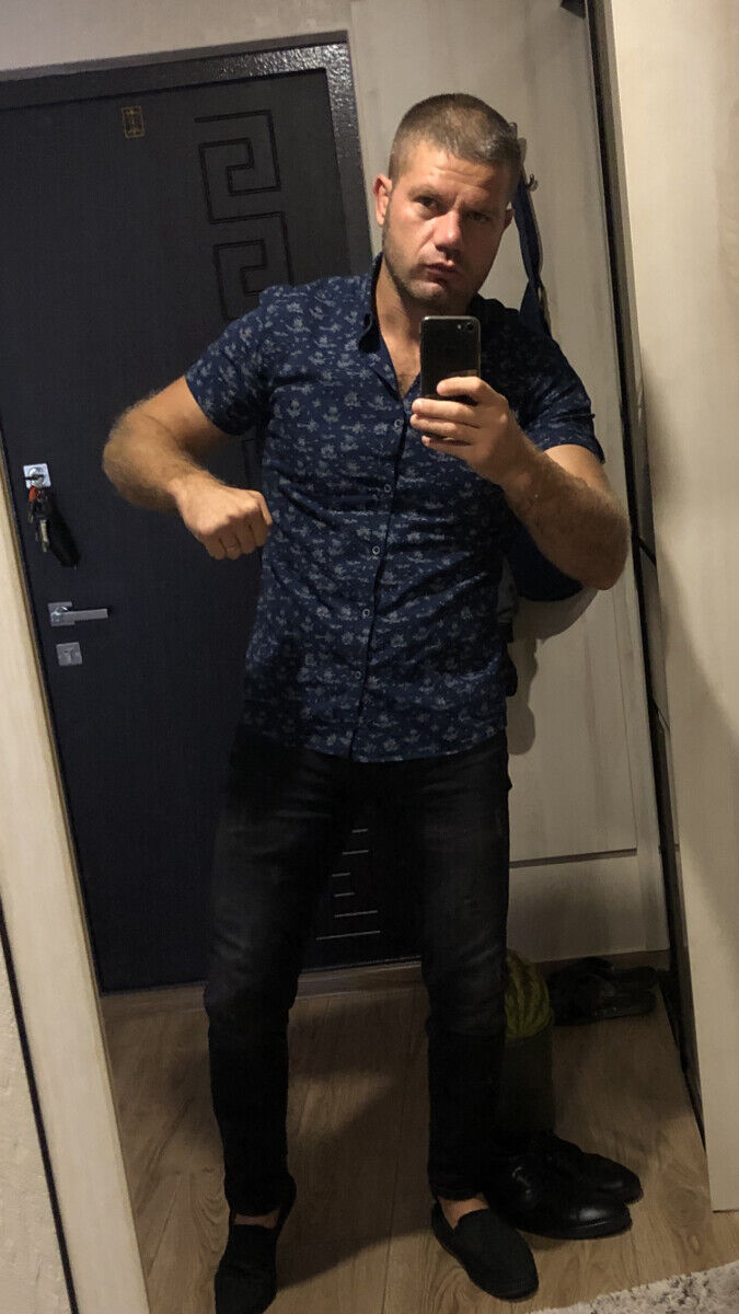  21246110  Artur, 41 ,    