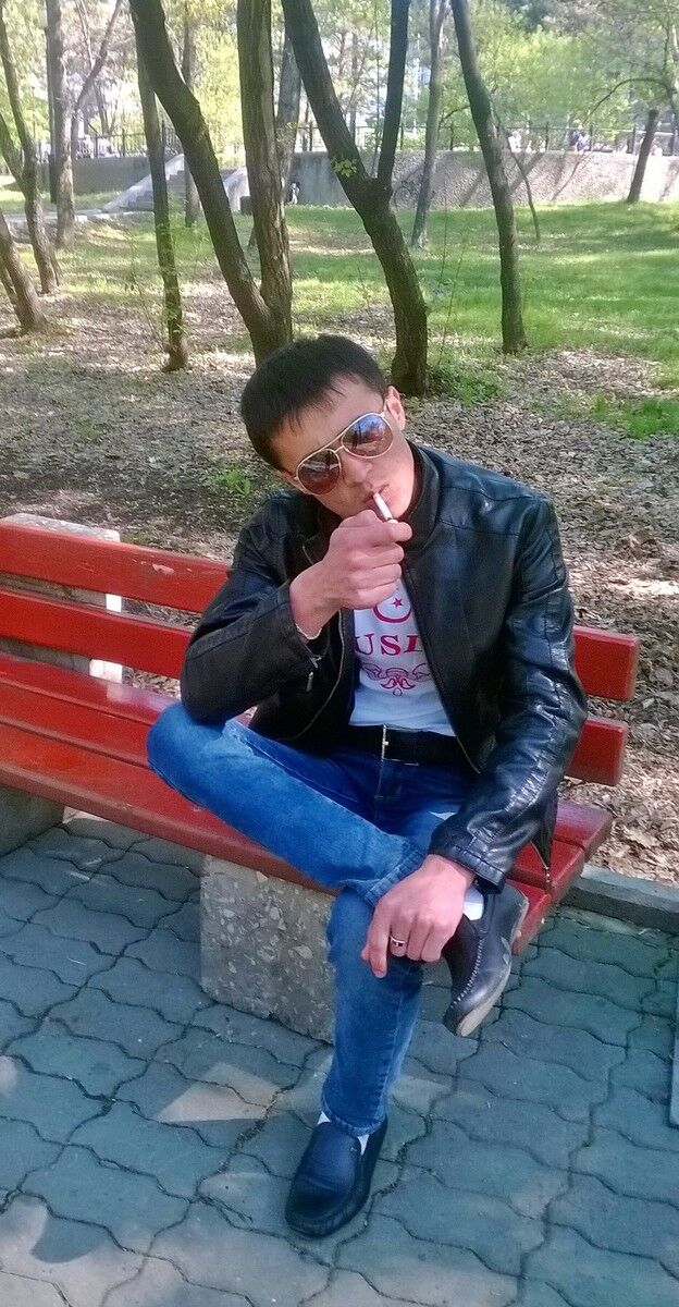  4794000  Sasha, 36 ,    