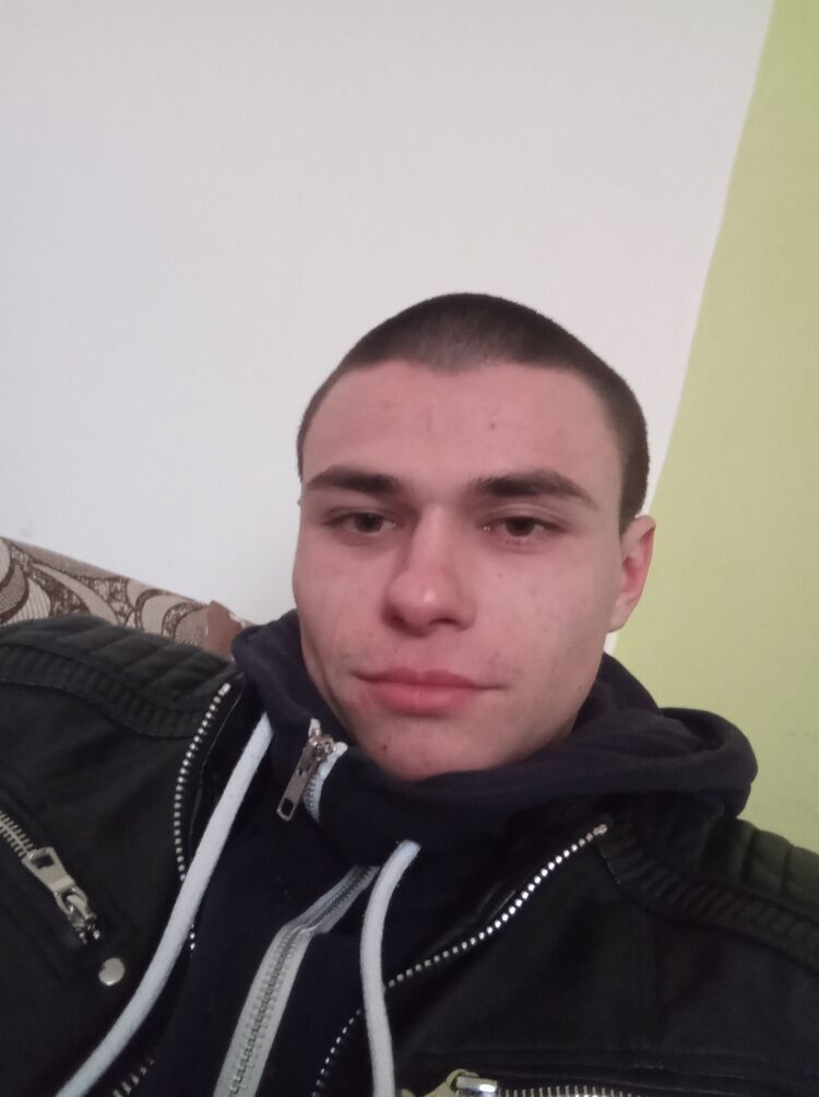  32818580  , 23 ,    
