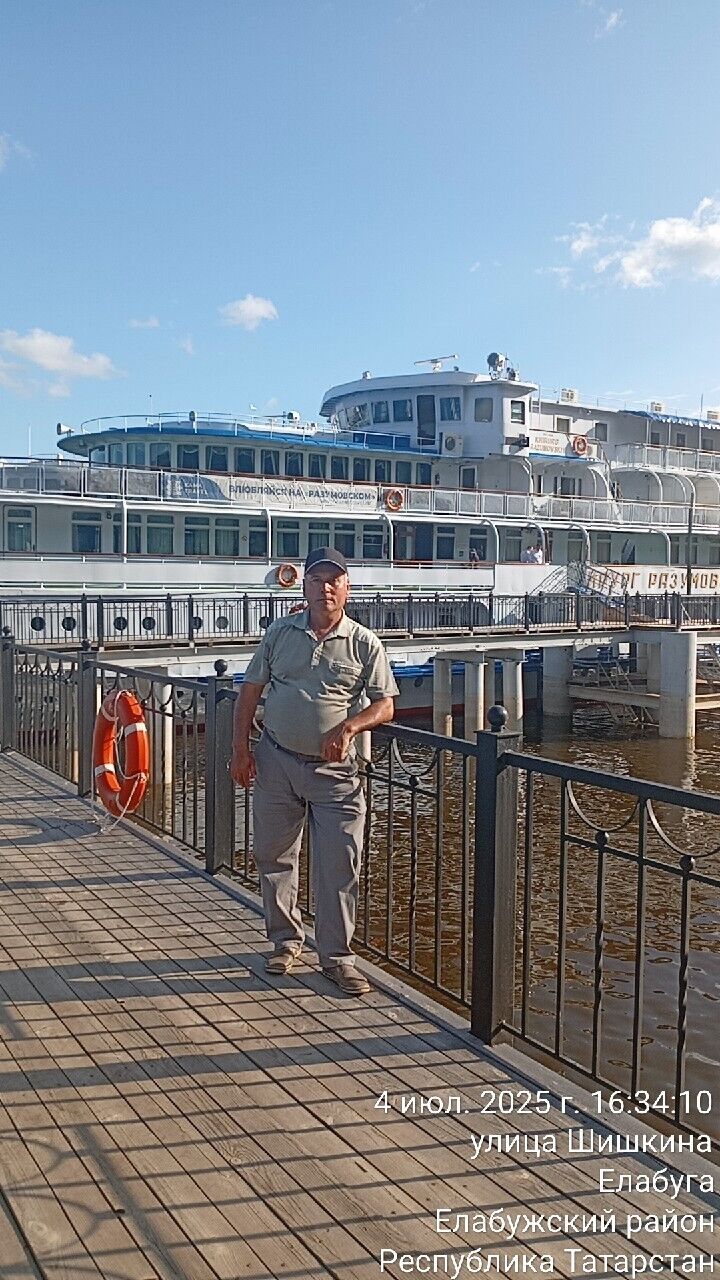  52444940  Alisher, 48 ,    