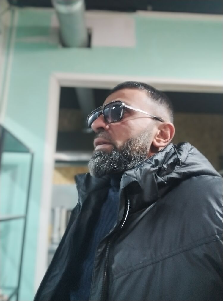  40572060  Ramil, 46 ,    