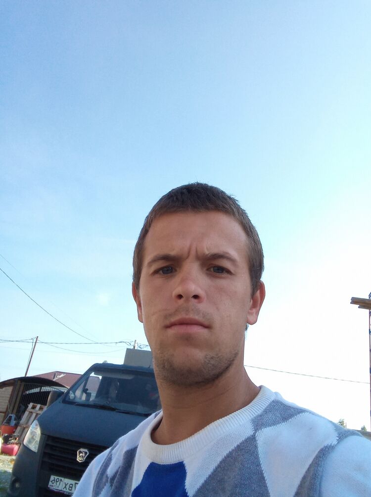  28889440  Alexander, 27 ,    