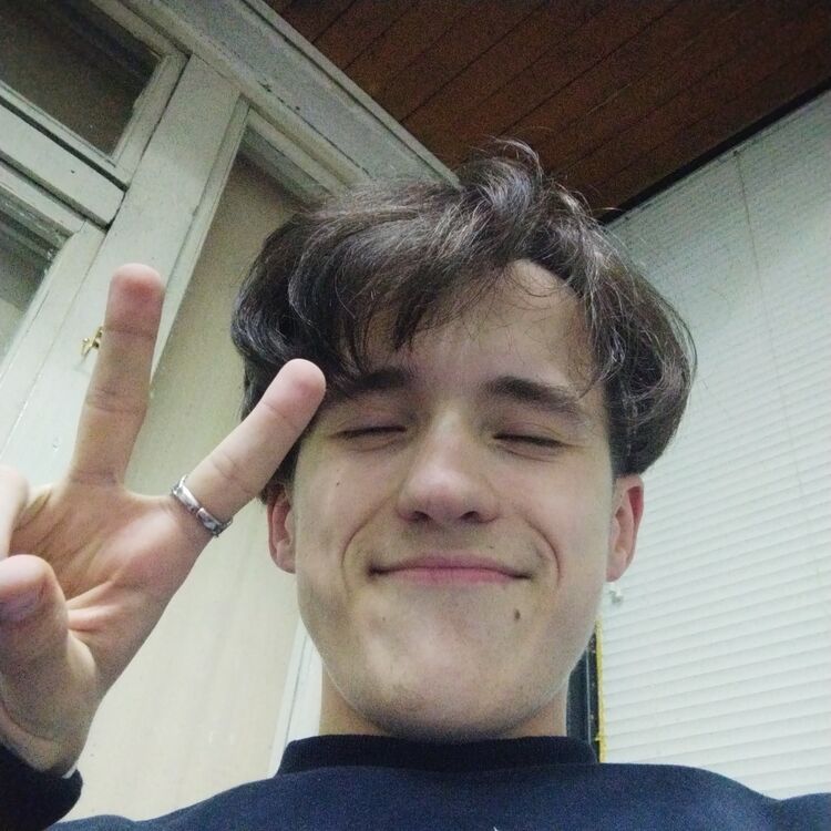  38579260  OniXXX, 24 ,    