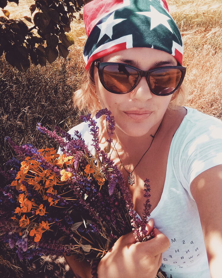  ,   Mila, 46 ,   c 