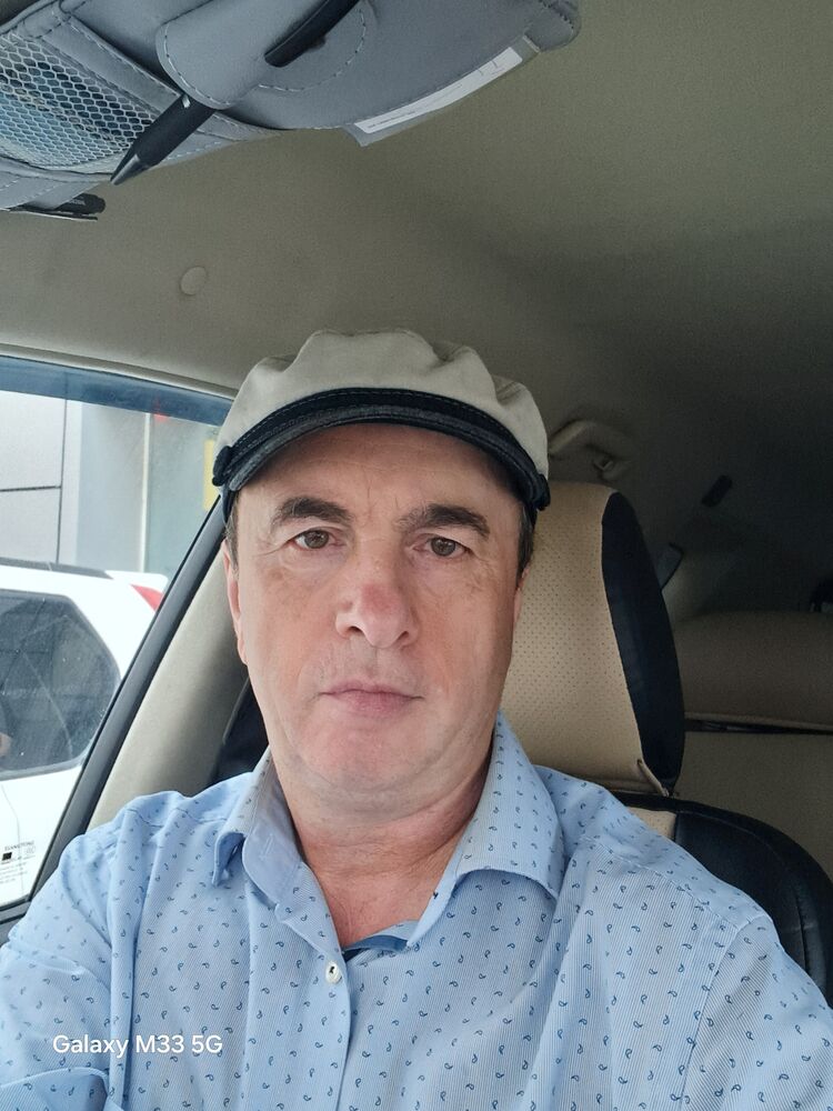  53843570  Slava, 52 ,    