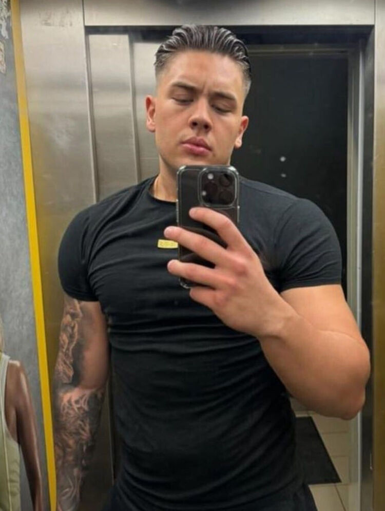  ,   Konrad, 24 ,   ,   