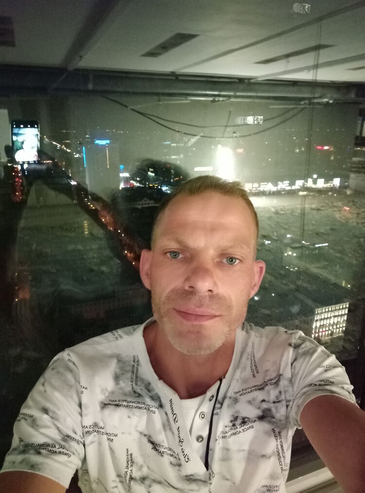  37230750  Vasyl, 37 ,    