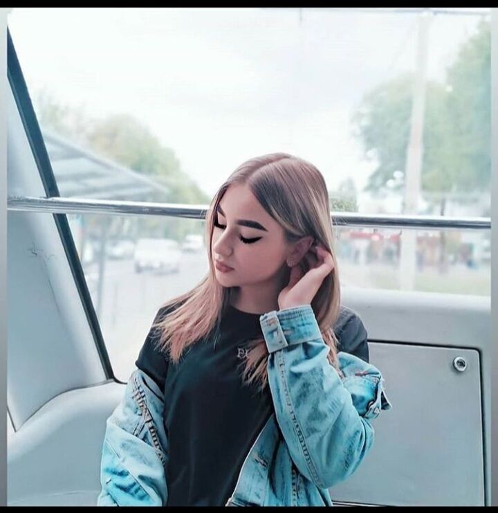  ,   Mila, 21 ,   ,   , 