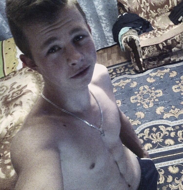  8608990  Andrey, 28 ,    