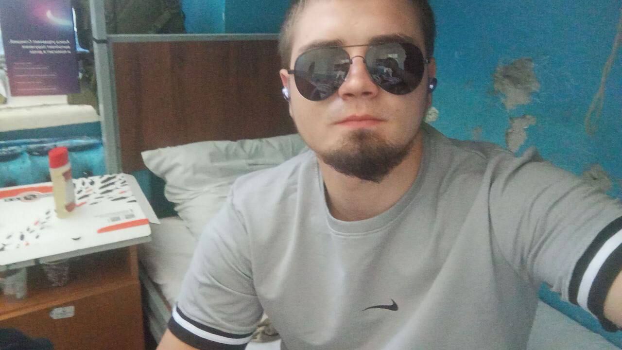  44832710  Malish, 22 ,    