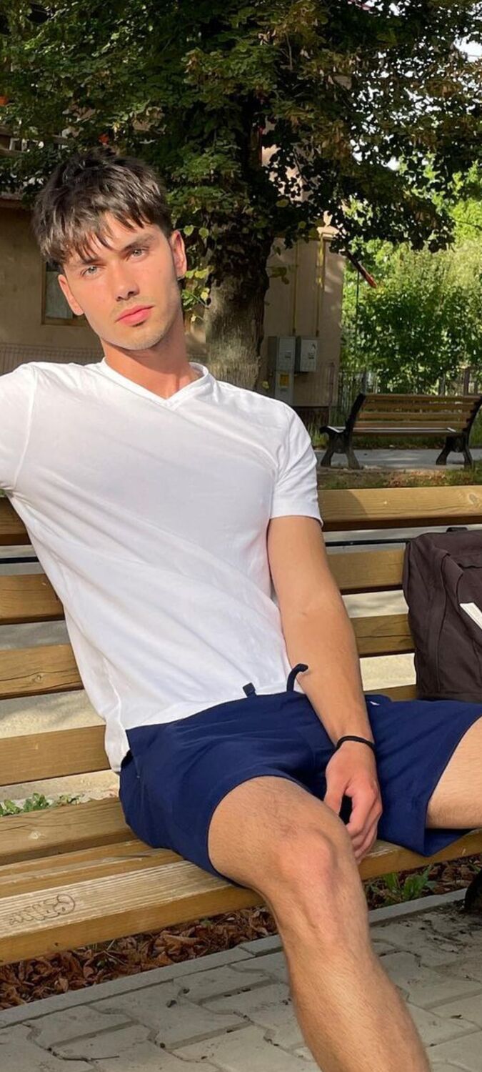  ,   Teodor, 21 ,   ,   