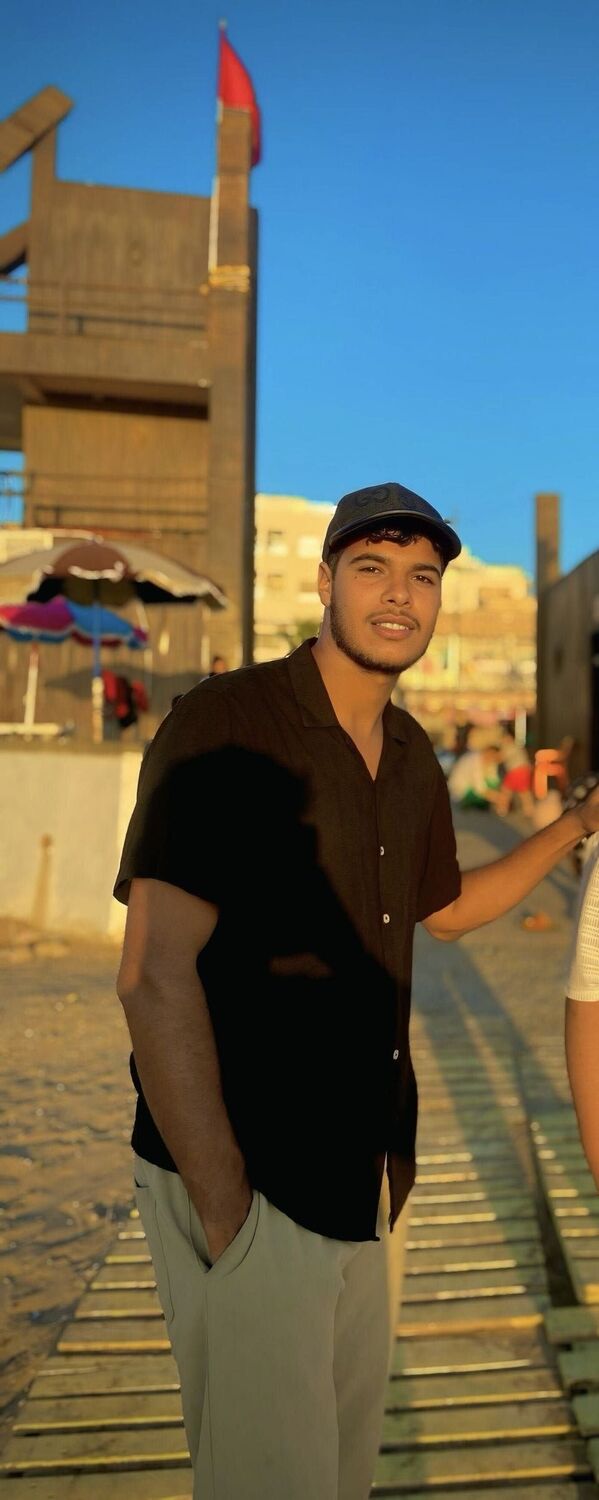  53733040  Jaafar, 21 ,    