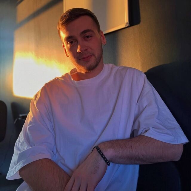  43644710  Stanislav, 31 ,    