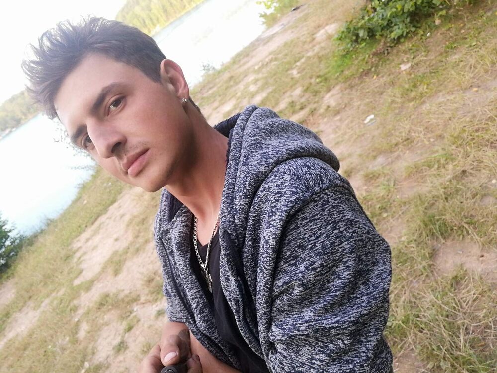  21652880  Artem, 34 ,    