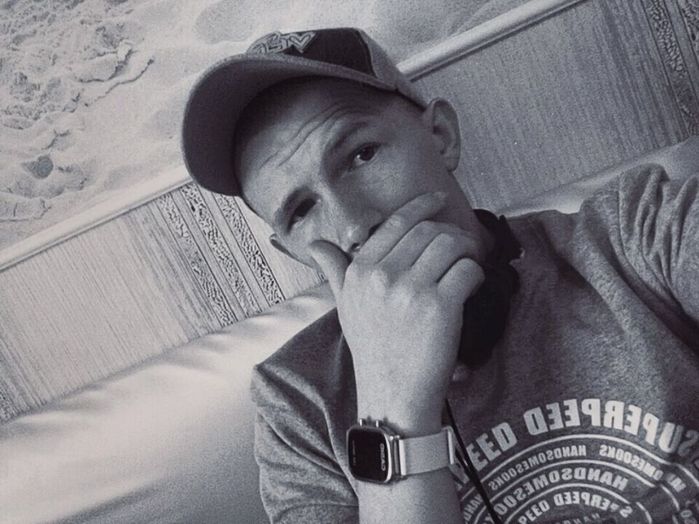  13963680  Denis, 28 ,    