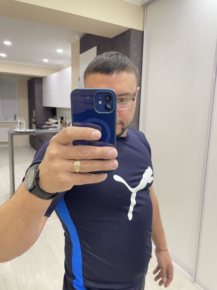  43658140  Igor, 37 ,    